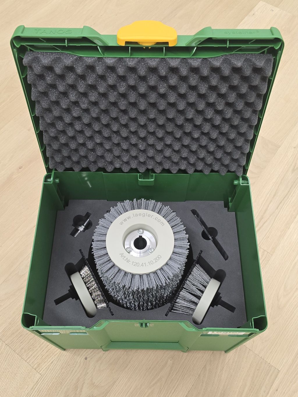 סט תוף הברשה עם מברשת דיסק וססטיינר / Brushing drum set with disc brush and systainer