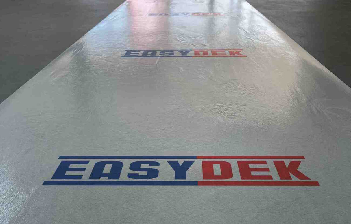 הגנה מודפסת לרצפה עם לוגו מותאם אישית באתרי בנייה ואירועים | Easydek Flexo Print